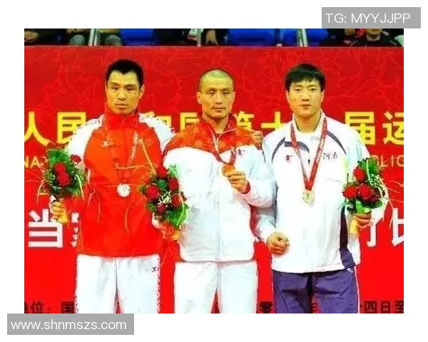 张开印与巴特尔的巅峰对决：篮球场上的传奇较量与激情碰撞